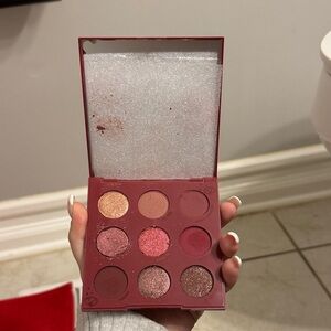 Eyeshadow Palette with Pink and Brown Shades